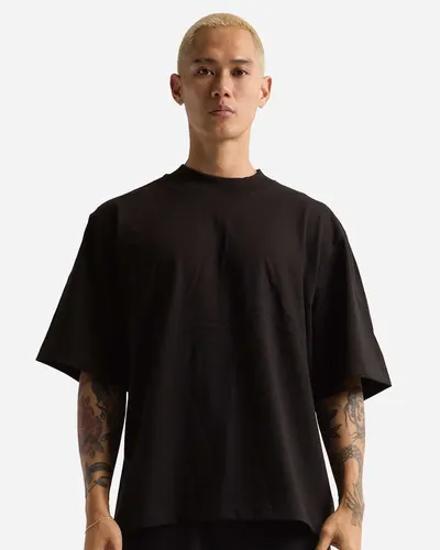 Shaka Wear SHMHO Unisex Max Heavyweight Oversized T-Shirt in Black — blank t-shirt, front view